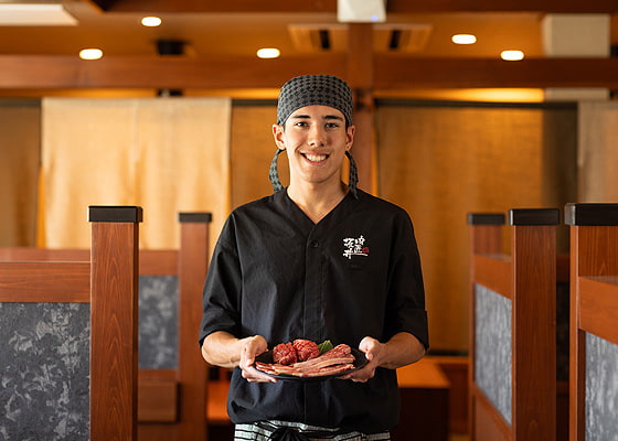 肉匠坂井で働く